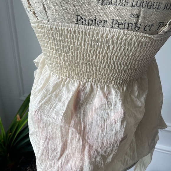 Elegant Cream Sleeveless Top - Picture 5 of 5